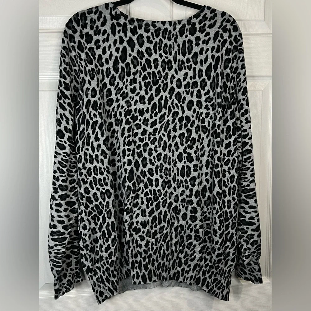 Lane Bryant Women’s Cardigan Sweater - Size 26/28 Cheetah Print - Picture 4 of 5
